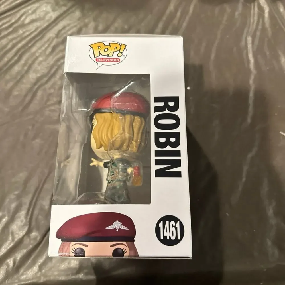 Robin stranger things funko Pop 1461. Listing #1 - Picture 2 of 6